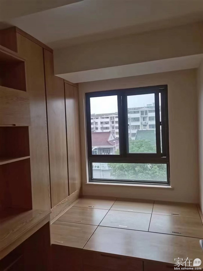 红橡木平板衣柜+榻榻米