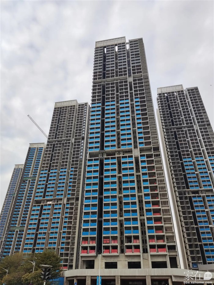 高耸入云的内衣基地配套住房