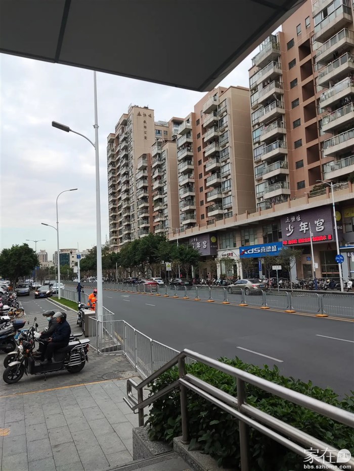 中英文小学教师宿舍，是兴发路东侧为数不多超过10层的楼房