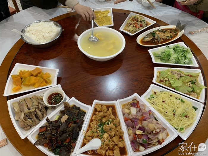 今天的团餐还不错