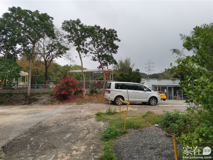 过儿童游乐场后再往前走一点点左转，这是回看