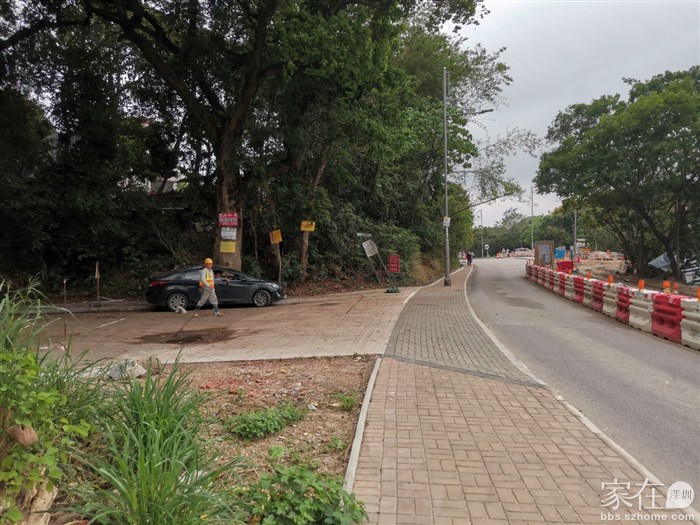 走了十几二十分钟从左边这路口进去