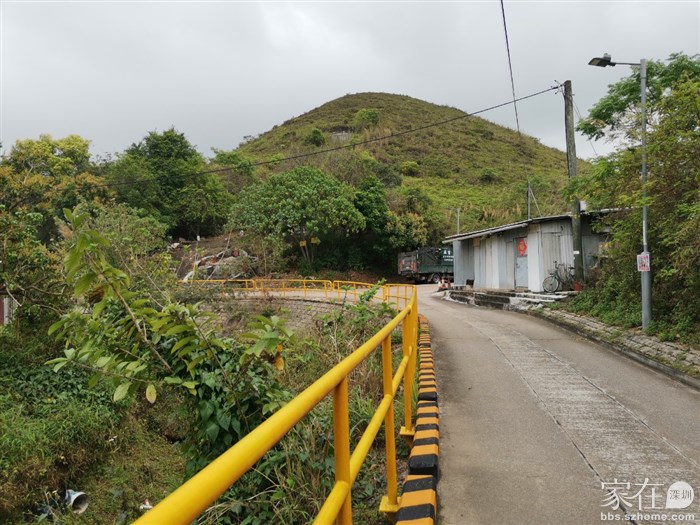 前方岔路口左转