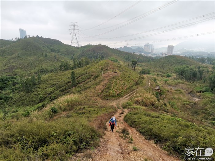 谁知上了一坡又见一坡，回看