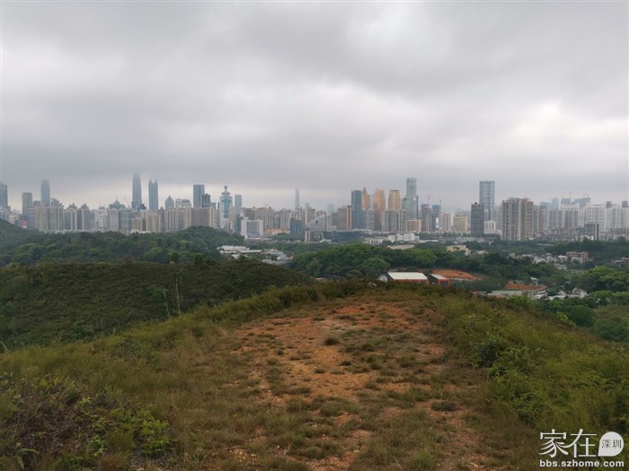 终于到头了，喜欢这样换个角度看深圳，这里也是深圳信号，可以上网聊聊天，分享实时图片或发个圈