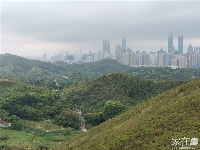 现场能看到火车站深圳两字