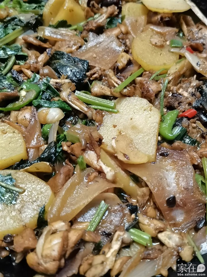 牛蛙是再后来想吃的时候，做的干锅，一些配菜一起，适合晚餐，低碳餐