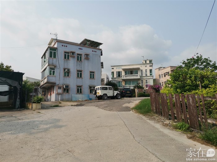 从村公所后面沿路上行