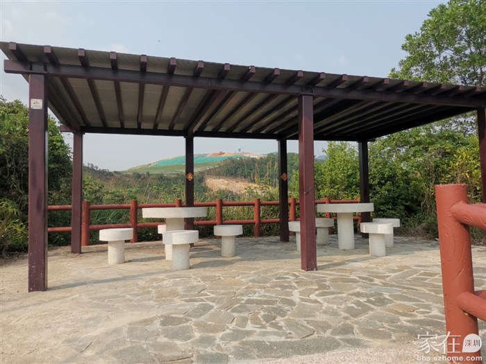 先去右边看看当当石