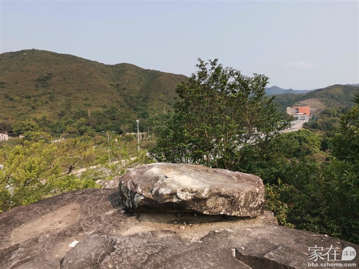 说是这石头敲了会发出当当声，可以试试