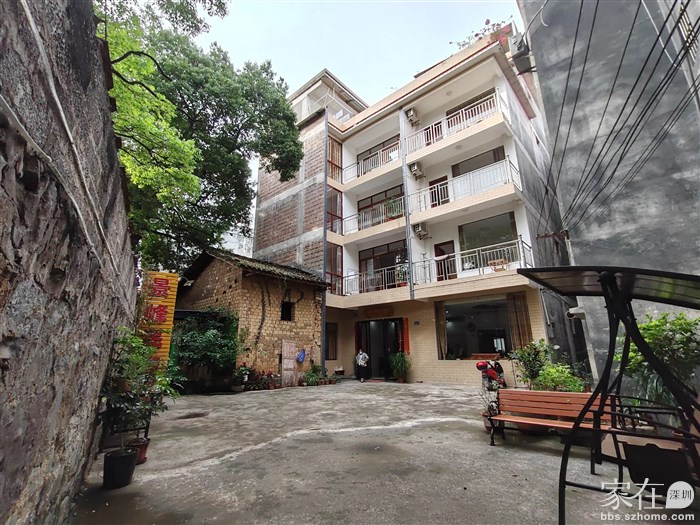 网上订的客栈。被惊喜到了，走过那么多的地方，这一家住的最舒适，老板娘也很热情。