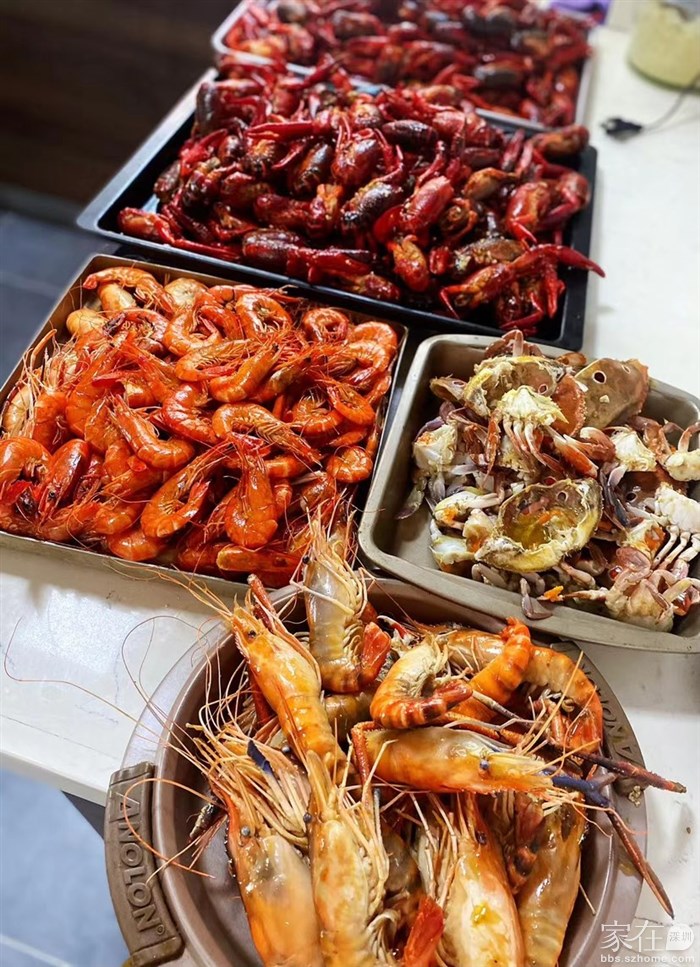 小龙虾季，邻居们争相买材料来我家要我做小龙虾，哈哈哈