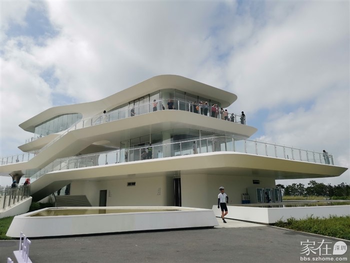 最近这船很火啊，不过在这看风景确实好