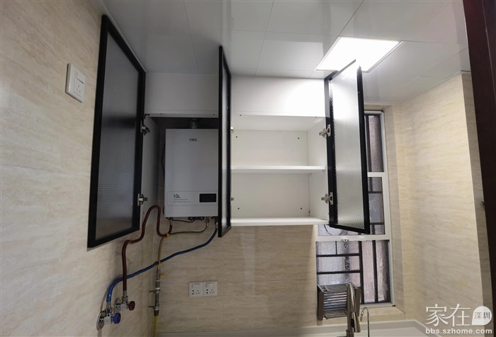 做吊柜，作用一是遮盖热水器和排气管，二是增加一点点收纳