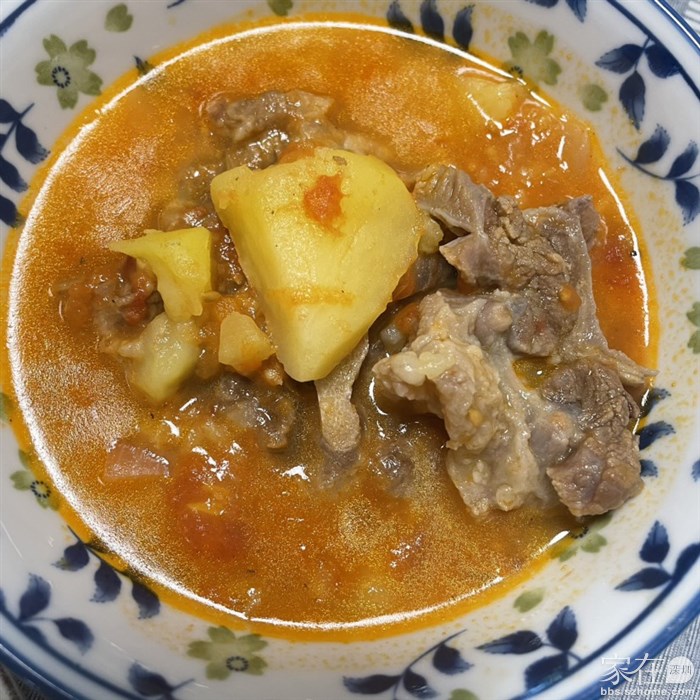 家庭版牛尾汤，放了多多的西红柿，酸酸的好开胃