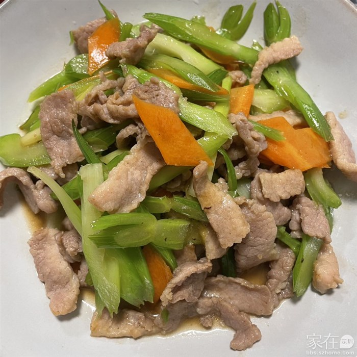 脆芹胡萝卜炒瘦肉
