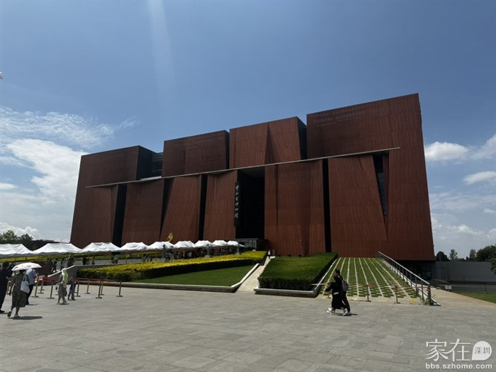 外观是仿石林的设计