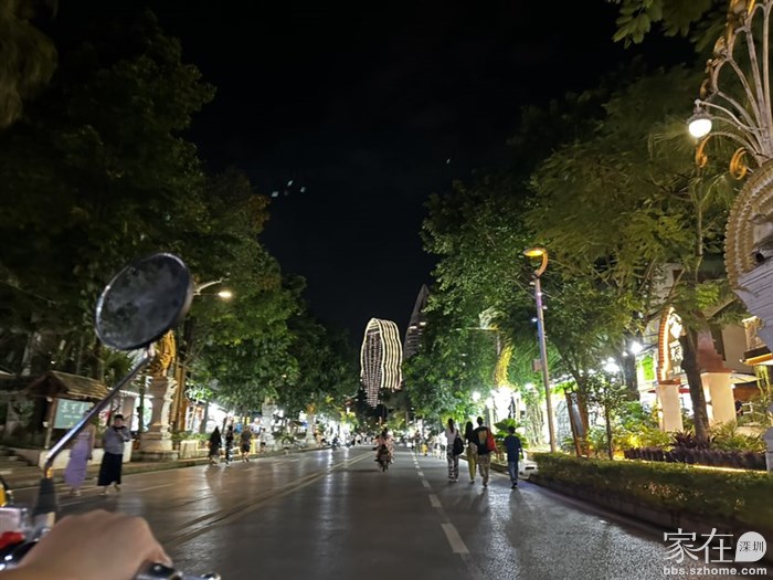 租了个可爱的边三轮儿在告庄溜达了几圈，价格还挺良心，一小时30元