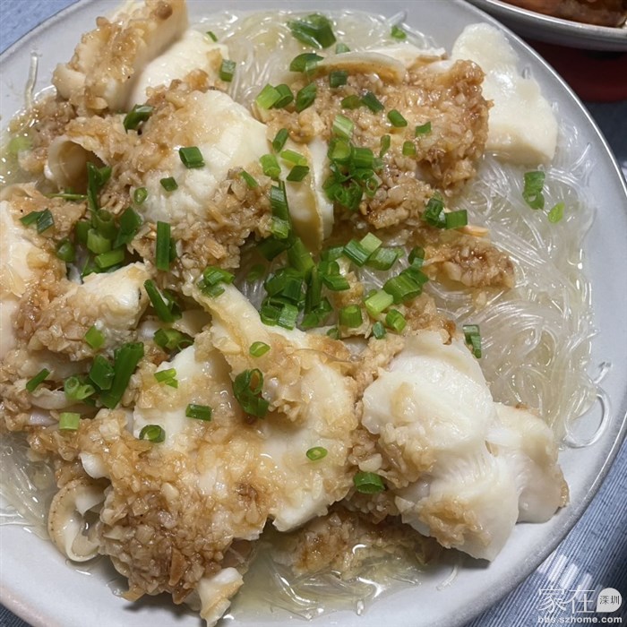 蒜蓉元贝蒸粉丝，图省事，壳扔了，直接这样蒸粉丝更入味
