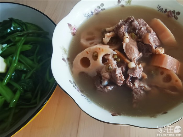 莲藕墨鱼排骨汤