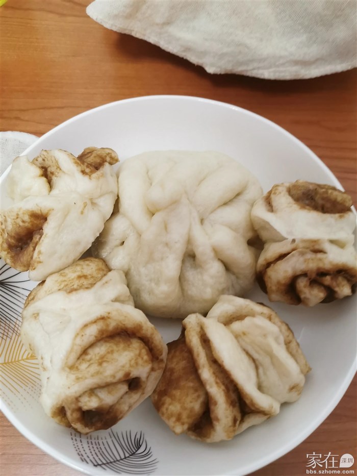 剩下的一些面，弄了几个芝麻酱小花卷