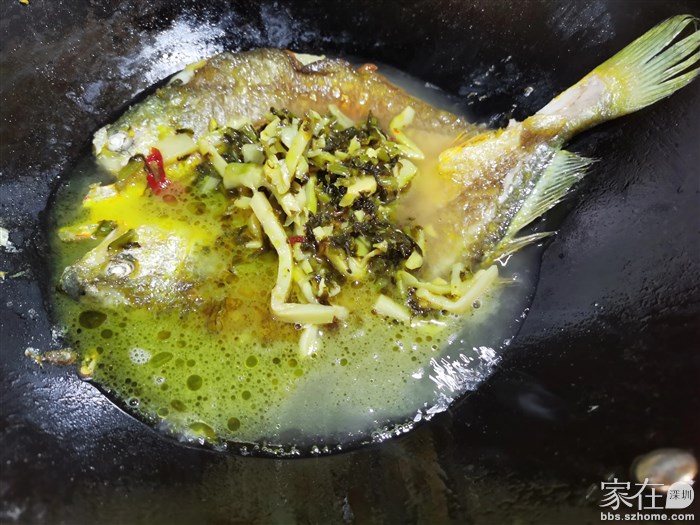 加一小碗水大火烧开，焖几分钟后开盖