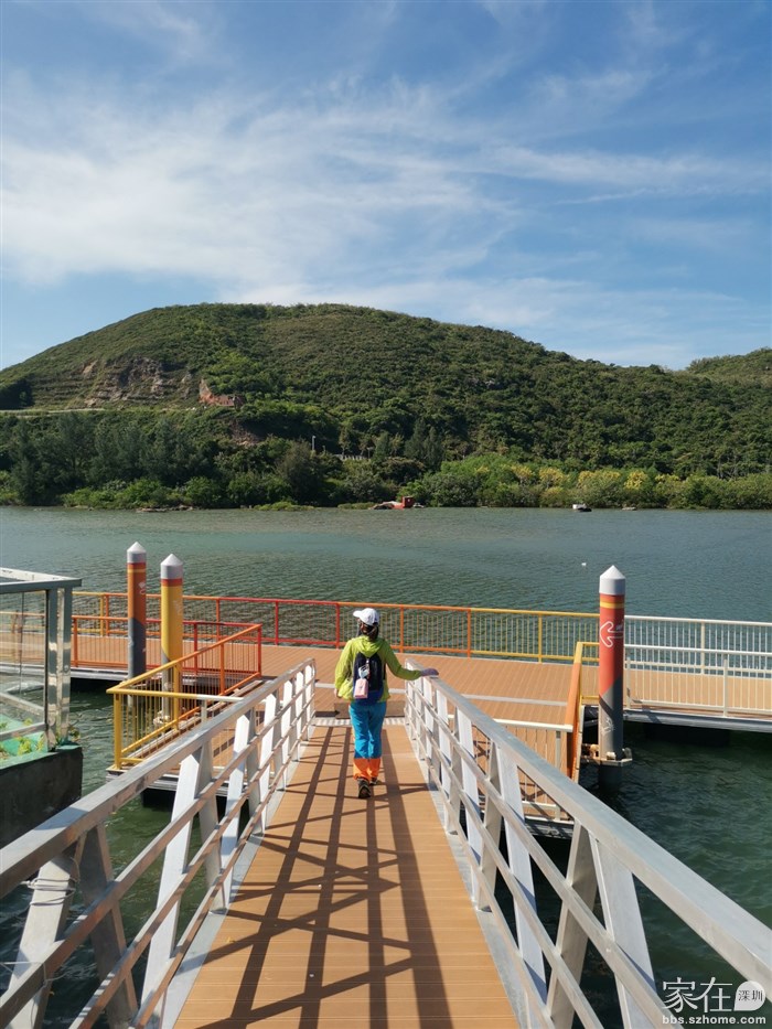 秋高气爽，微风拂面，就这样随意闲逛，真好