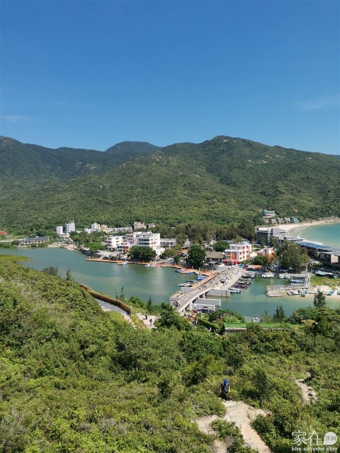 这平台观景不错，如找到沙岗小环线入口，从沙岗村后山往这边看，又是另一番景观