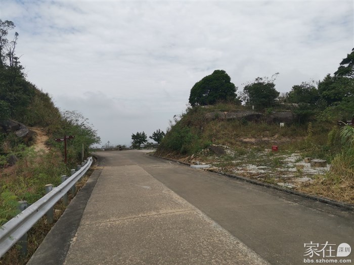 走十几二十分钟，前面弯位前左右都有路牌