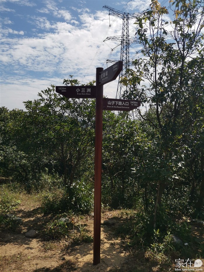看到的最后一个郊野径路牌，右往打鼓嶂，走左边有园山风景区告示牌那边