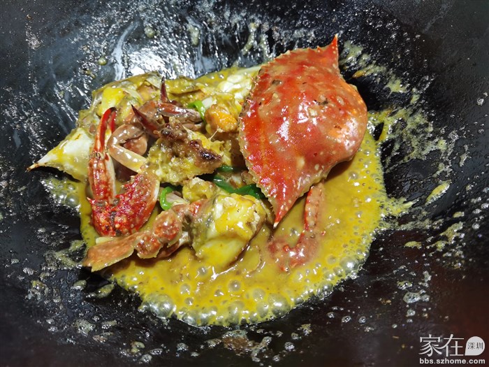 注意防止烧干，因为有面粉，防止烧焦。调味装盘