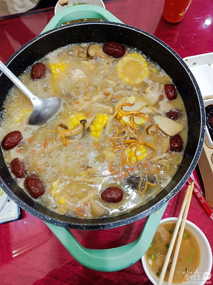 藏式松茸煲鸡火锅