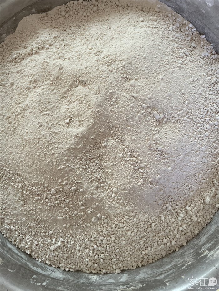 晒好了的红薯粉