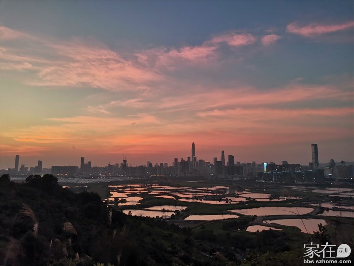 现场看很红很美，只是我这手机拍不出效果