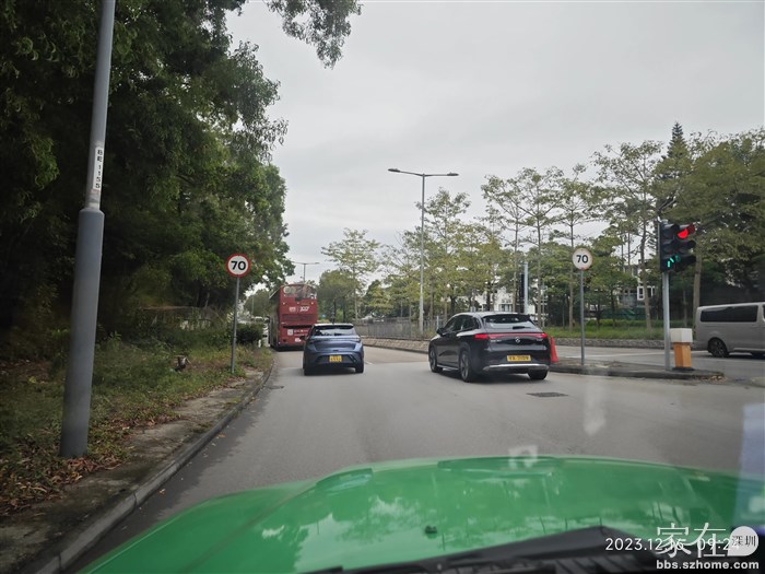 但公路限速很高，不像内地动不动就限速40。
