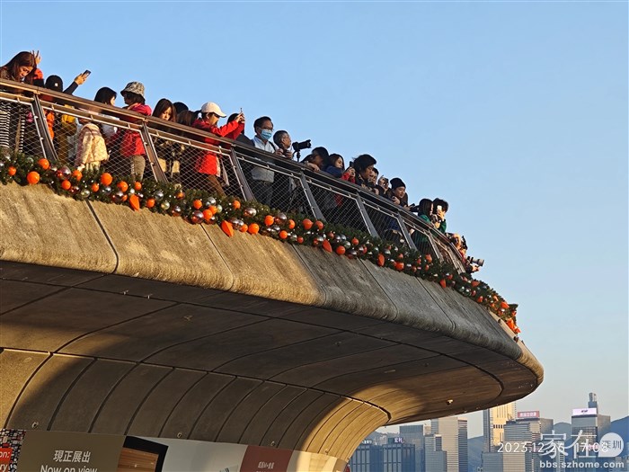 要在这里站到晚上8点吗？