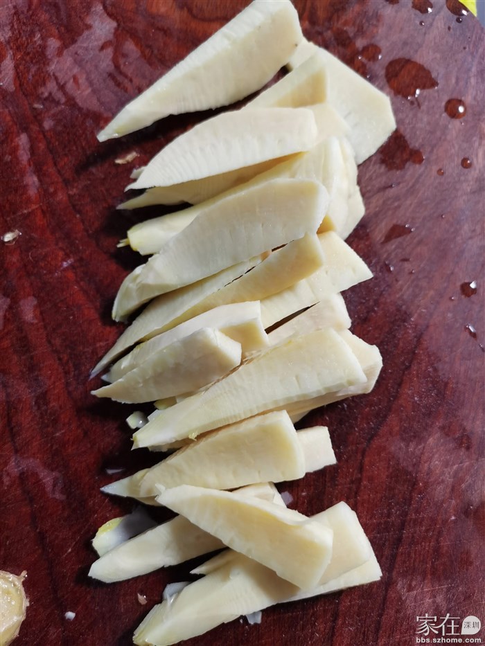 焯水后的冬瓜切长条