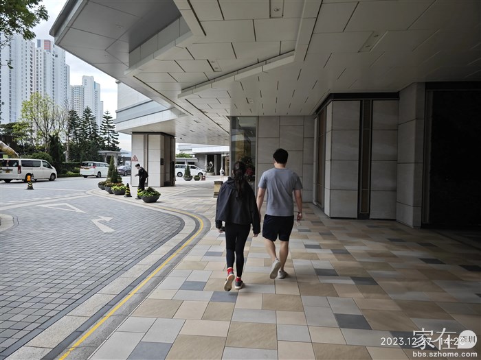 已经开始有人穿短衣短裤了