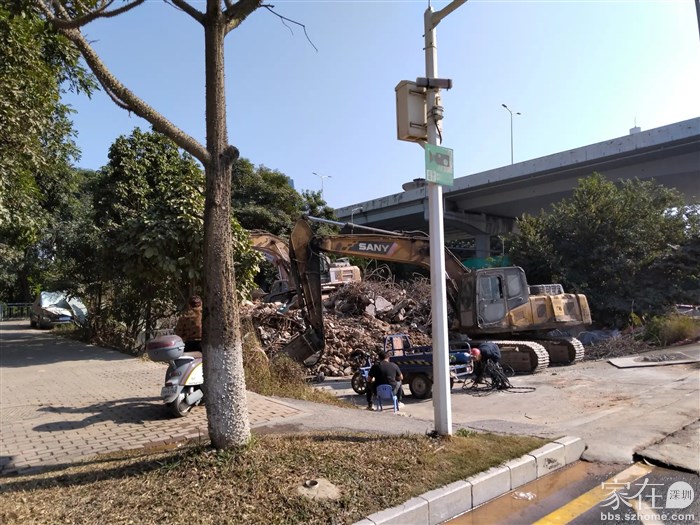 钉子户已拆除，嘉湖路以后可以右转到平龙西路了。