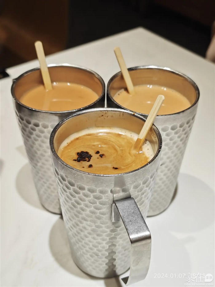 这家店的咖啡和奶茶都很好喝，一般点餐送的，不送的话第1杯9元第2杯18元，咖啡比星巴克的好喝。