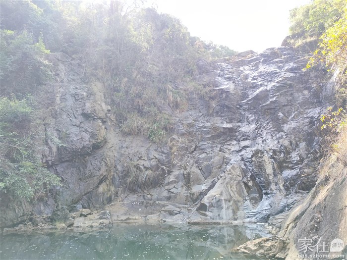 双瀑，枯水期，不然雨季有两个瀑布下来。