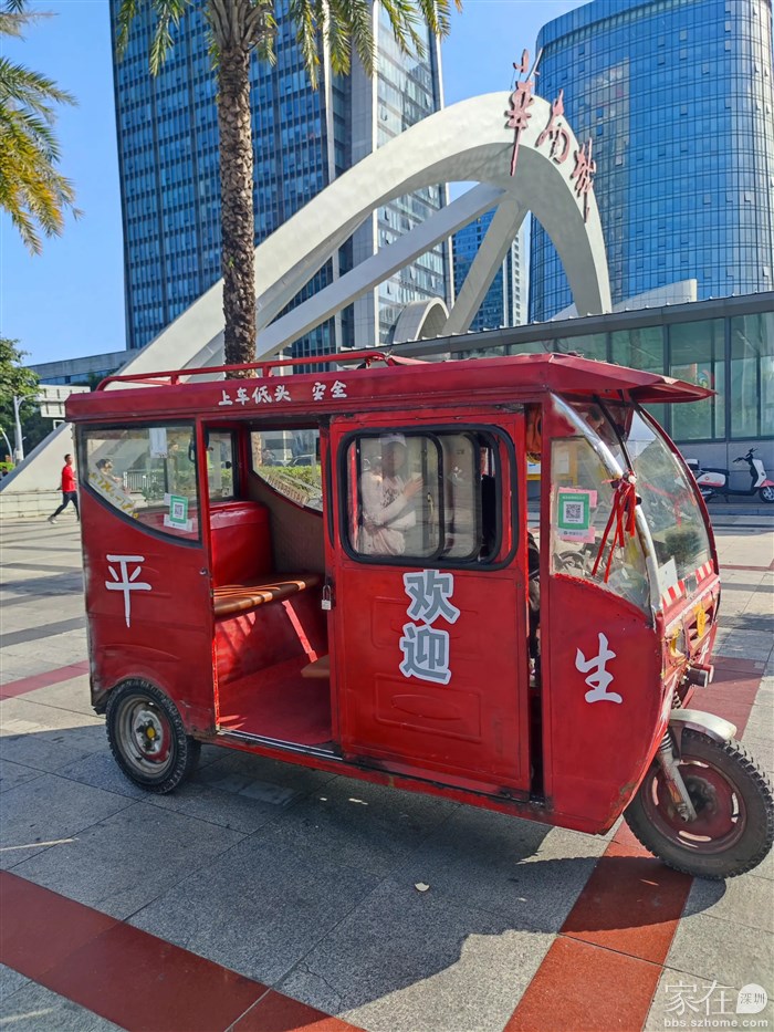 哈哈集合时间，刚好遇到专车，坐上心爱的小摩托出发，直达万达广场。(实际也就1公里，走过去也就十几分钟)