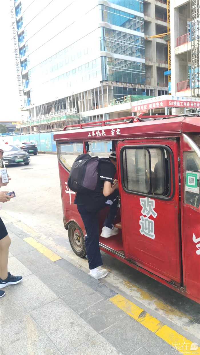 坐完电梯，刚好专车又拉客回来，直接坐到平湖生态园门口