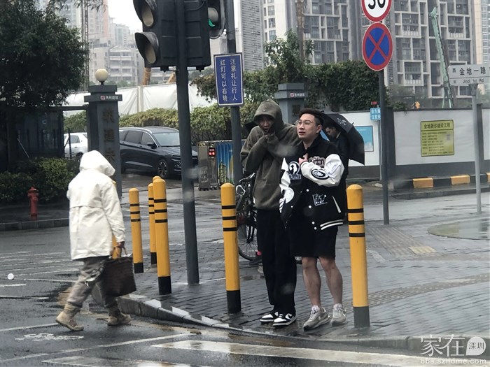 穿短裤的年青人够猛