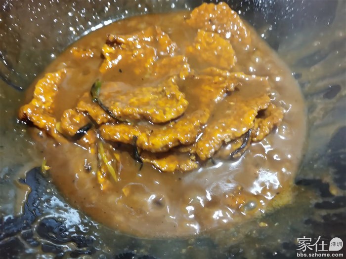 加盖焖10分钟以上，注意防止烧干黏底。