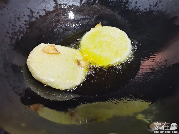 土家粑粑，炸一下，整块炸还是太大，长条的比较好