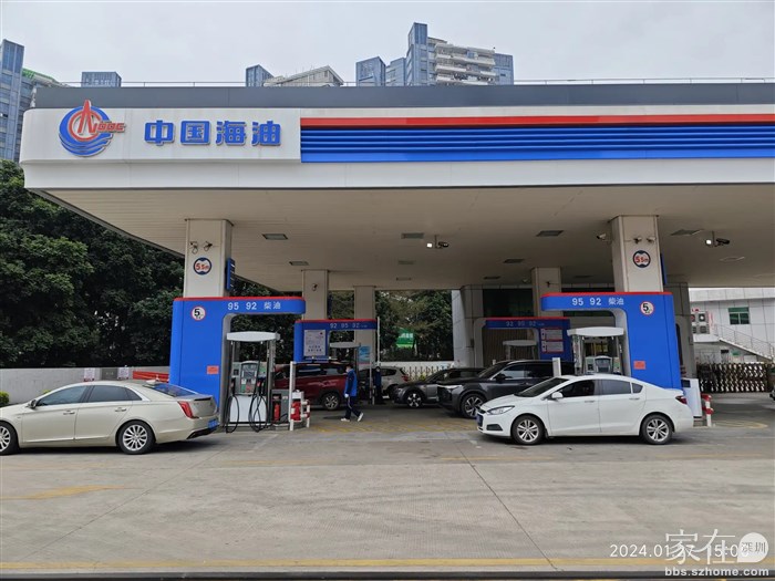 路口的油站，我是尽量在这加油，一箱油能省30多元。