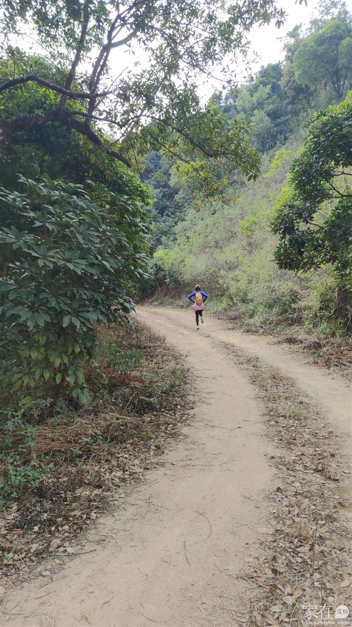 这个小姐姐最好笑，看到我带的走小路，不走寻常路，又有点害怕了，上次也是说害怕，但是最后玩的最嗨的是她。