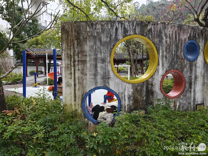 小朋友们玩得很开心