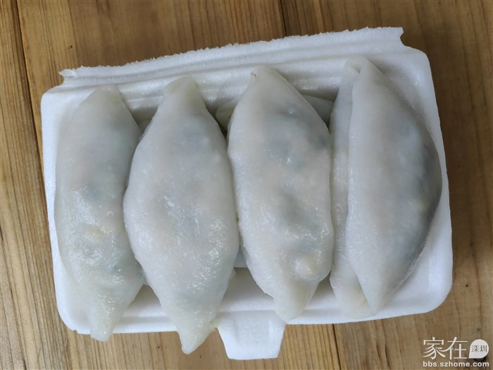 老父亲一早去买回来的早餐～